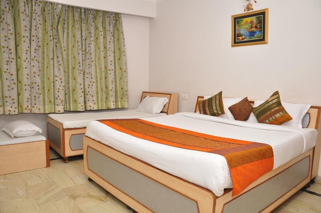Hotel Mercury Inn By Sonachi Amritsar Habitación foto